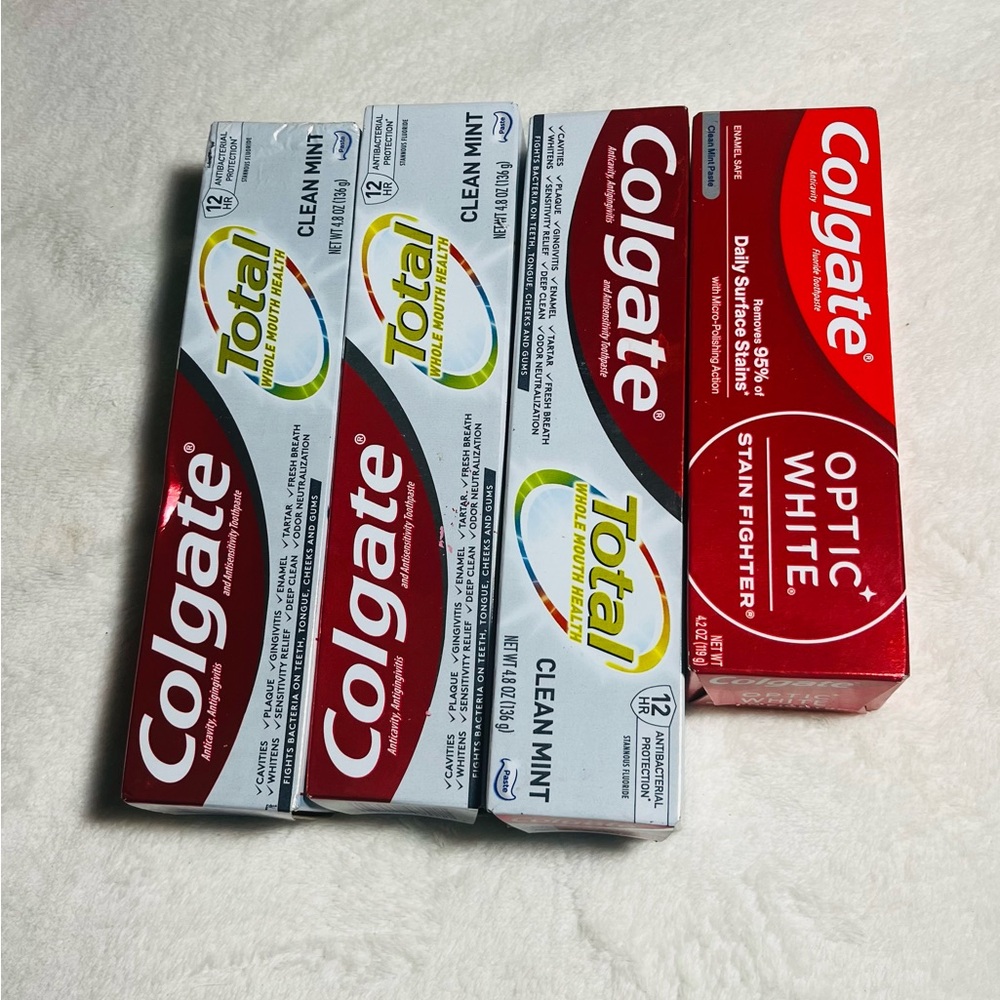 Colgate Toothpaste  Bundle 3‎ Of 4.8 Oz and one 4.2 Set -